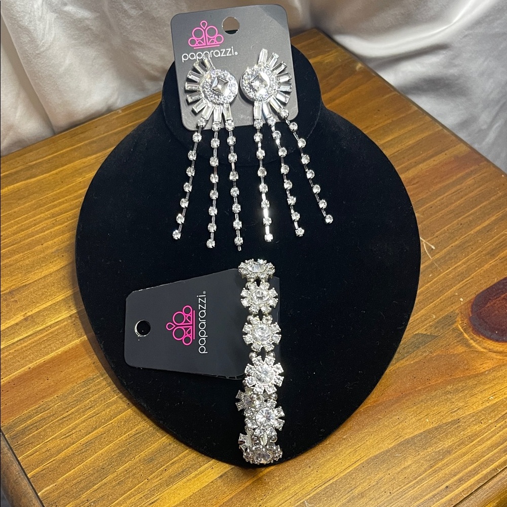 Paparazzi Dazzling Silver Jewelry Set Bracelet And Earrings